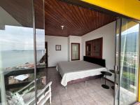 Casa completa com vista para o mar e piscina privativa - Bed and Breakfast Palhoça