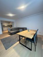 Cozy London Escape - Bed and Breakfast Suceava