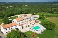 Villa Poropati, Grožnjan, Istria - Luxury Countryside Estate for up to 19 persons - Large pool of 80m2 with kids section - Chambres d'hôtes Grožnjan