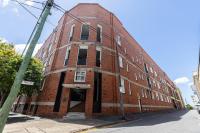 Spacious 3BR Heritage Apartment with Pool, Parking - B&B Brisbane
