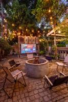 Spacious 6 Bedroom Private Villa 5 Minutes to Crisologo Sleeps 20 - B&B Vigan