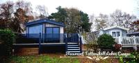 Beaumont Tattershall Lakes Escape - Lakeside lodge caravan with the fishing peg LUXURY HOT TUB - Bed and Breakfast Tattershall
