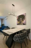 Luxury 2-bedroom apartment with balcony - Chambres d’hôtes Bratislava