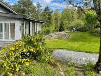 Family Cabin With Fjord Views In Drøbak Heights - Chambres d'hôtes Drøbak