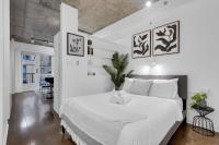 Dreaming at the Base of the Mountain With Parking - B&B Montreal