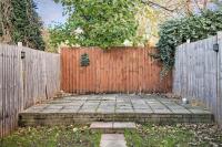 3 Bed & Sleeps 8, FREE Parking - 15 mins from Tottenham Stadium - B&B London