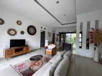 Spacious House with Private Pool and Garden - Chambres d’hôtes Uluwatu