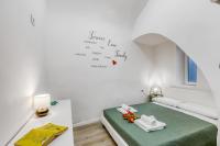Casa di Lilo Sanremo Historic Center Apartment | Sleeps 4 | A/C - Happy Rentals - B&B Sanremo