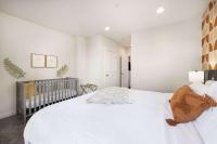 Rare 3BR Modern Urban Escape Private Garage - Bed and Breakfast Seattle