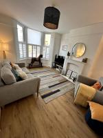 Cosy Victorian 2 bed - Nr Penny Lane with parking - B&B Liverpool