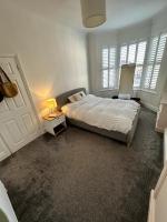 Cosy Victorian 2 bed - Nr Penny Lane with parking - B&B Liverpool