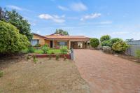 Entire House with 4 bedrooms Fully Air Conditioned - B&B Perth