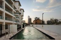 Beachfront Oasis 2BR Pool, Spa, Parking and Views - B&B Costa Dorada