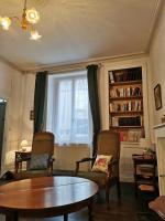 Grande maison de ville avec jardin Valence en Poitou pour 8 à 14 personnes - Chambres d'hôtes Couhé