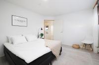 Spacious 1BR Near City Center, Free Parking - Chambres d'hôtes Oulu