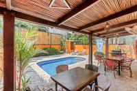 Charming Duplex in Playa Potrero Surfside Community, with a Private Pool, Cozy Interior and Walkable Access to the Beach - B&B Potrero