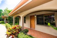 Cozy Garden Condo with Vibrant Tropical Decor, Swimming Pool and Rancho - Chambres d'hôtes Brasilito