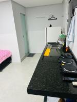 Flat 01 proximo ao salao de assembleia TJ autódromo Hecad policlínicas, Oscar niemayer - Chambres d'hôtes Goiânia