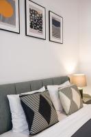 WAWELOVE Piłsudskiego - 3 bedroom apt. with balcony and free parking! - Chambres d'hôtes Cracovie