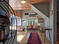 Seaside Serenity - Prime Beachfront Position - B&B Tryphena