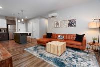 Luxury Apartment with Gym, Steps From Commuter Rail #2009 - Bed and Breakfast Reading