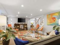 Charming 4BR Bungalow - Steps to Clarendon METRO - Bed and Breakfast Arlington