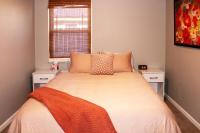 Cozy Ranch King Bed & Pet Friendly - Fenced Yard - B&B Gahanna