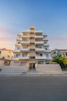 3 bedroom flat central, beach, walking streets - B&B Limassol