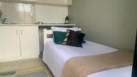 Cozy Self-Contained Studio Apartment - Ferienwohnung Port Elizabeth