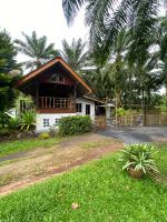 บ้านเพื่อนโฮมสเตย์ เขาพนม Friend House Homestay - B&B Ban Thap Phon
