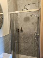 Camera Matrimoniale Deluxe con Doccia