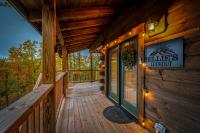 Cozy Mountaintop Cabin with Firepit, HotTub & Views! - B&B Sevierville