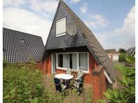 Ferienhaus Toms Hutte mit Terrasse in Dornum - B&B Dornumersiel