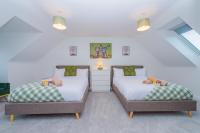 Large House - Central Telford - Sleeps 10 - Triple Driveway, Perfect for Long Term Stays - B&B Telford