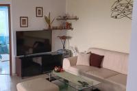 Appartamento con 2 Camere da Letto, Terrazza e Vista Mare