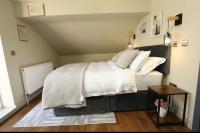 Stylish 2BR 2BA Apartment Walk To Town & Station Free Parking - Chambres d'hôtes Colchester