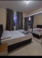 Apto ALTO PADRÃO com Churrasqueira, Cama Ortopedica e ar Condicionado 300m da praia acomoda 06 PESSOAS - Chambres d'hôtes Bugres