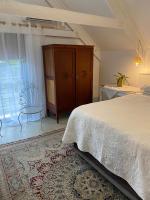 One-Bedroom Loft Apartment with One Queen Bed