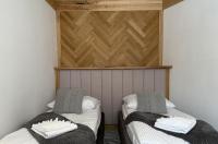 Two-Bedroom Deluxe Apartment with Balcony