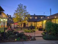 The Crest Motel - B&B Sterling