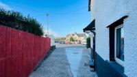 Pengam House Cardiff 3 Bedroom 2 Bathroom with free parking work desk fast internet close to City Center - Chambres d'hôtes Cardiff
