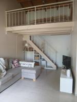 Habitación Privada en una amplia casa a metros de una laguna natural - B&B Trelew