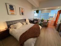Boho Studio Downtown Rogers Views Heated Parking - B&B Edmonton