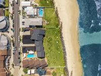 Absolute Beachfront Apartment 2B - B&B Lennox Head