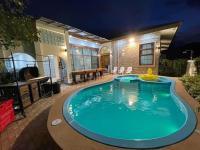 Davin Pool Villa CNX4beds - B&B Chiang Mai