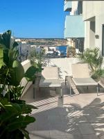 60s-Style Coastal Retreat Minutes from the Beach - B&B Mellieħa