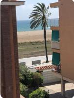 Ocean View Sunny Beach Apartment Castelldefels - B&B Castelldefels