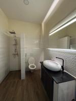Nouveau Studio à Dakar Lumineux - Climatisation Wifi- Gardien 24h - Chambres d'hôtes Dakar
