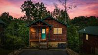 SPECIAL Hot Tub - Game Room - Pool - Resort - Bed and Breakfast Pigeon Forge
