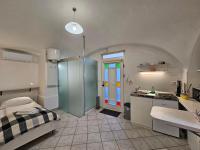 Tiny central studio apartment Nika Ljubljana - B&B Lubiana